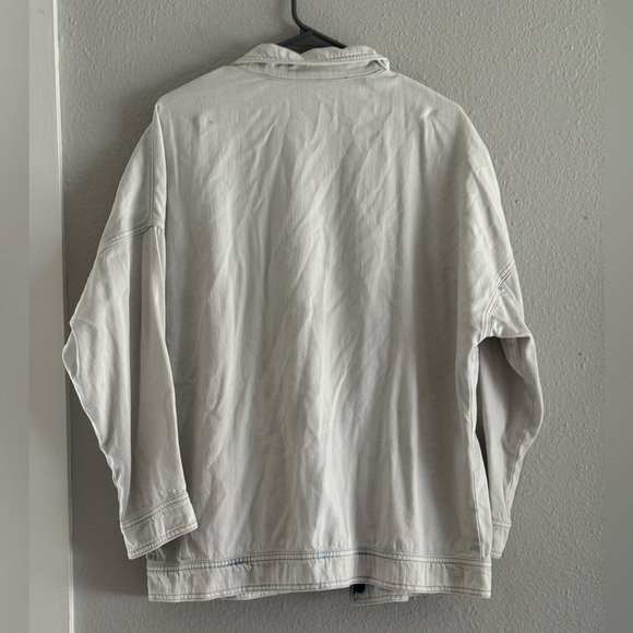 Cabi oversized jean jacket. Bleach washed denim jacket size small ‘Drew’ Style - Picture 10 of 16